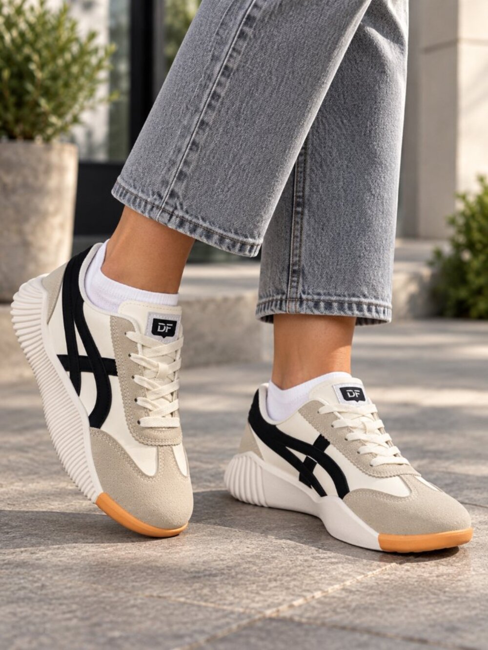 De Florance Cloudea Retro Suede Sneakers Beige Black Womens Size 8.5 EU 40